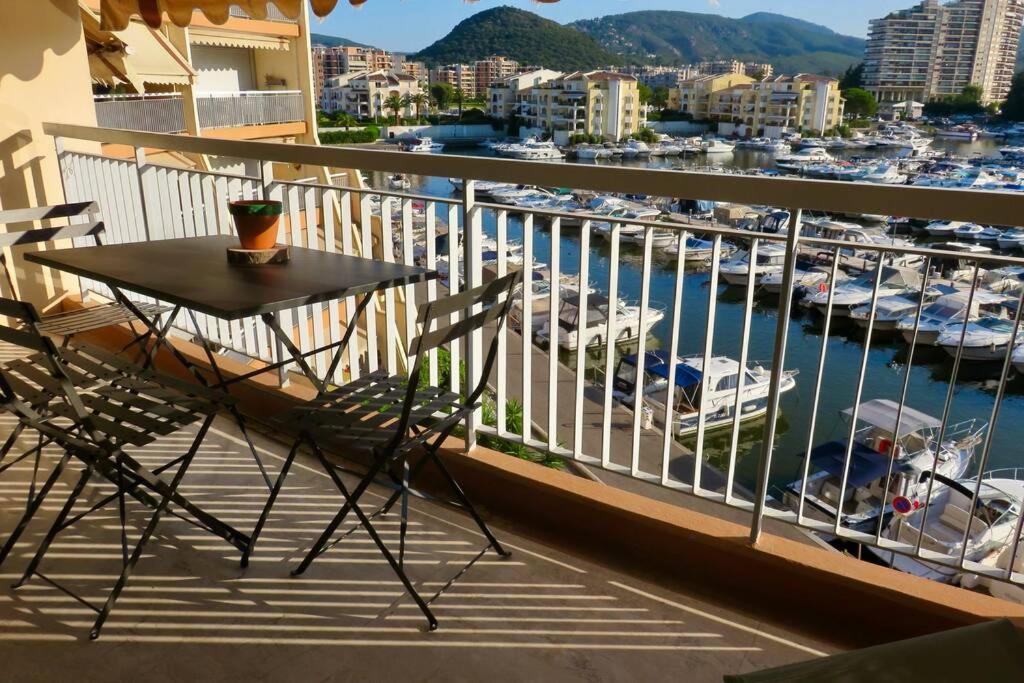 Appartement Lumineux 6 Places Avec Vue Sur Marina ماندوليو لا نابول المظهر الخارجي الصورة